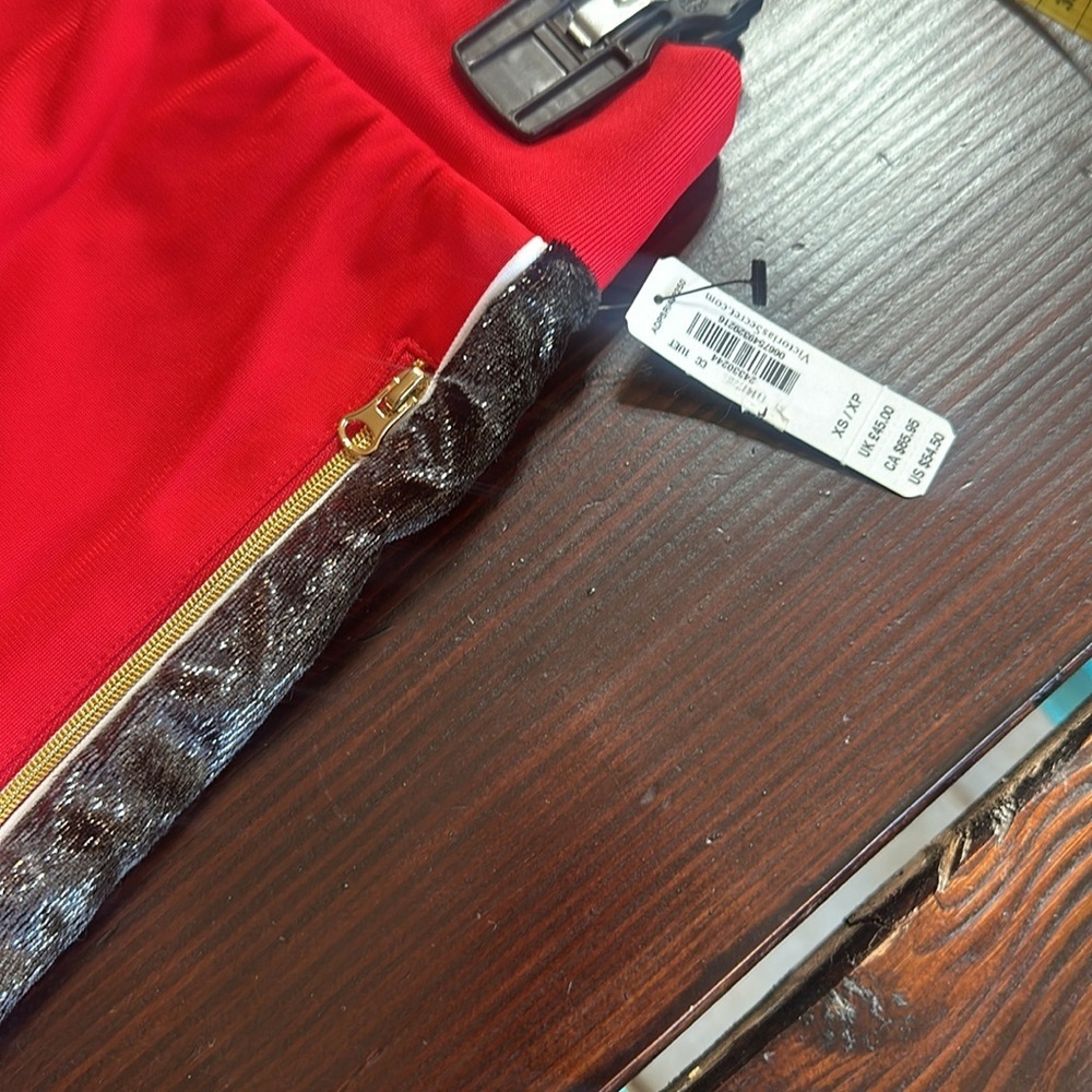 Victoria Sport Red Track Pants & Joggers - Picture 12 of 16